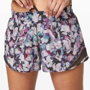 Lululemon Hotty Hot Short II 4" - Sz 6
